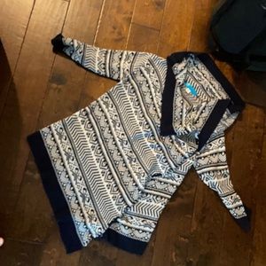 Navy blue  and white quarter length sleeve sweater